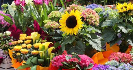 Transforma tu espacio con elegantes flores de decoración