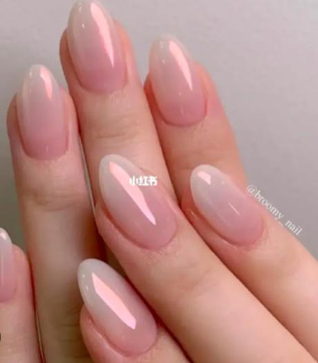 #Trending topic: colores, uñas lipgloss y color french: minimalistas para nada aburridas.