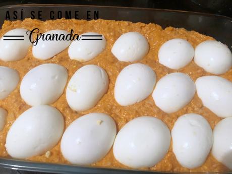 Huevos rellenos de pollo