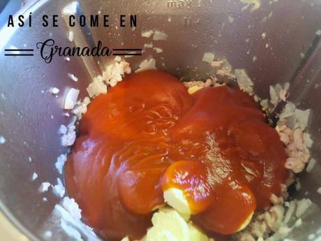 Huevos rellenos de pollo