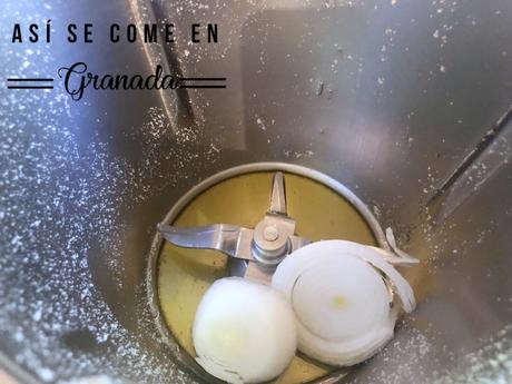 Huevos rellenos de pollo