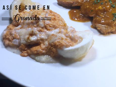 Huevos rellenos de pollo