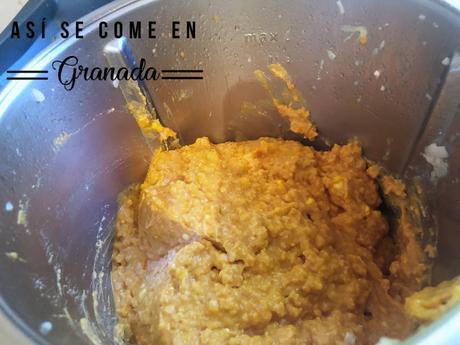 Huevos rellenos de pollo