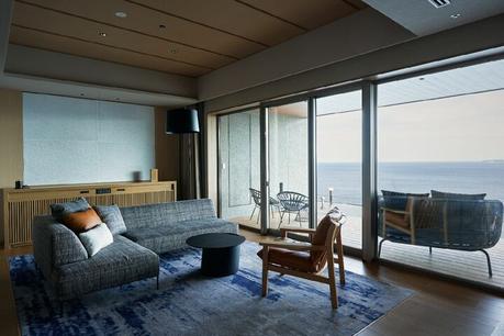 Disfruta de la experiencia más lujosa de convertirte en uno con el mar y el cielo en el baño al aire libre Suite Karakú