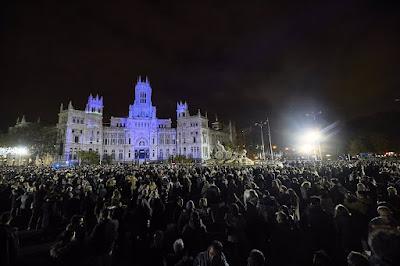 Colas interminables en Madrid. La medida aplicada hoy por el PP, fue criticada cuando Carmena la puso en marcha.