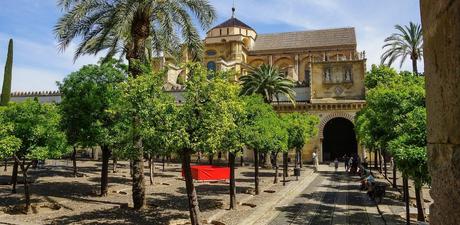 La majestuosa mezquita de Córdoba: Un tesoro de la historia y la arquitectura