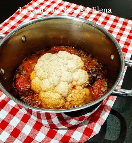 Coliflor en salsa putanesca a la hierbabuena
