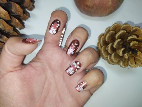 Diseño de uñas con hojas, ideal para Otoño