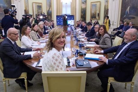 Madrid, Galicia, C-LM y Andalucía ya prohíben el uso de móviles en colegios y Cataluña regulará su uso en enero