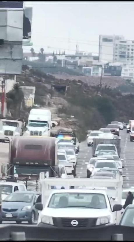 Manifestación y bloqueo en Periférico Sur por Falta de Agua