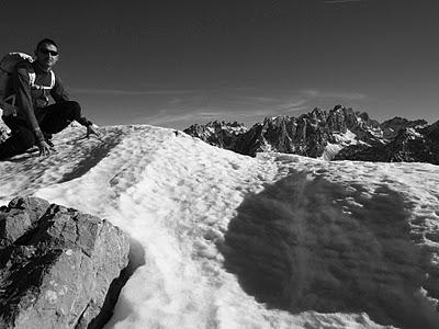 jultayu, invernal en blanco y negro