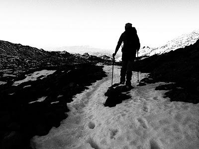 jultayu, invernal en blanco y negro