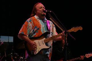 CROSBY, STILLS, NASH & YOUNG con TOM JONES