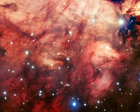 El humeante corazón rosa de la Nebulosa Omega