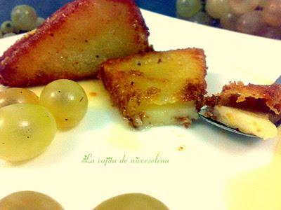 Torrijas de queso de oveja tierno con jarabe de uva