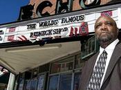 Juez concede iglesia evangélica negra usar local compró Klux Klan