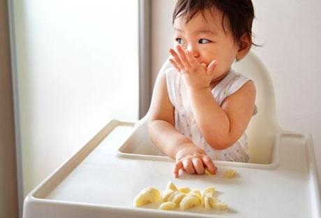 Prevenir el consumo de sal en los bebés les evita problemas de salud en su vida