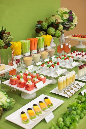 Un buffet libre de frutas y verduras
