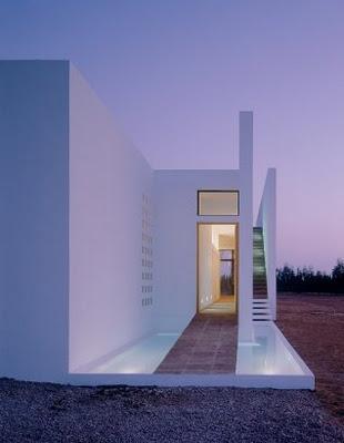 ACCESOS Y PUERTAS MODERNAS