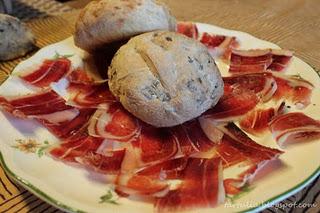 Masa de Pan: Panecillos con especias, queso y aceitunas