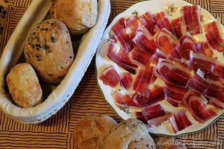 Masa de Pan: Panecillos con especias, queso y aceitunas