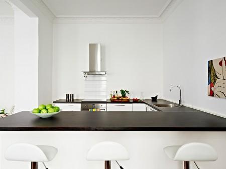 Un rectángulo de estilo nórdico de 66m² suelo de madera oscura pisos pequeños estilo nórdico muebles de ikea muebles blancos espacios diáfanos diseño de interiores decoración pisos pequeños decoración estilo nórdico decoración en blanco decoración de interiores casa rectangular