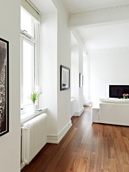 Un rectángulo de estilo nórdico de 66m² suelo de madera oscura pisos pequeños estilo nórdico muebles de ikea muebles blancos espacios diáfanos diseño de interiores decoración pisos pequeños decoración estilo nórdico decoración en blanco decoración de interiores casa rectangular