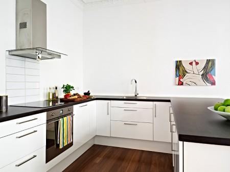 Un rectángulo de estilo nórdico de 66m² suelo de madera oscura pisos pequeños estilo nórdico muebles de ikea muebles blancos espacios diáfanos diseño de interiores decoración pisos pequeños decoración estilo nórdico decoración en blanco decoración de interiores casa rectangular