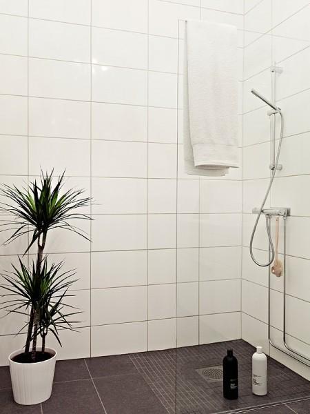 Un rectángulo de estilo nórdico de 66m² suelo de madera oscura pisos pequeños estilo nórdico muebles de ikea muebles blancos espacios diáfanos diseño de interiores decoración pisos pequeños decoración estilo nórdico decoración en blanco decoración de interiores casa rectangular