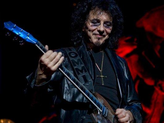 Tomy lommi guitarrista de Black Sabbath padece cáncer