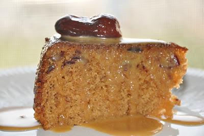 Puding De Dátiles Con Salsa De Caramelo Y Moka