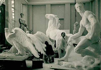 ARNO BREKER, EL ESCULTOR DE CÁMARA DE  HITLER.