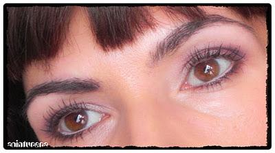 Enero suave: ojos coral y labios nude