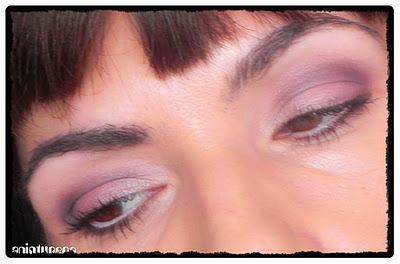 Enero suave: ojos coral y labios nude