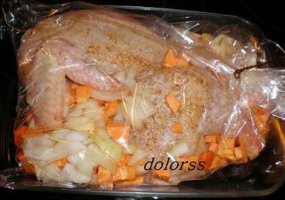 Pollo asado en su jugo con verduras bicolor