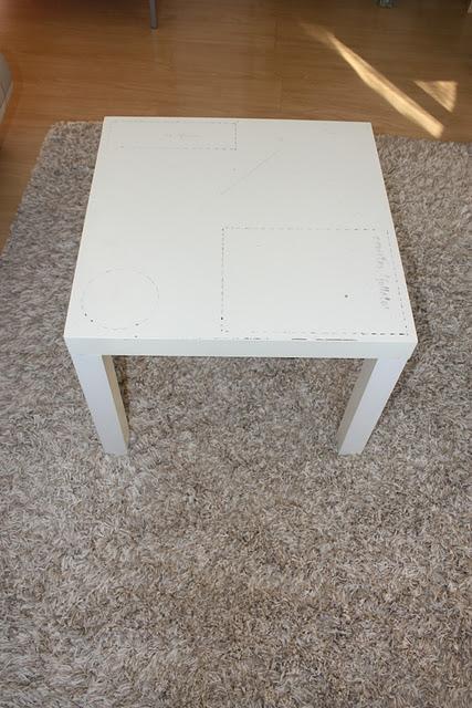 Ikea hack: La mesa mesa lack con chinchetas y papel de Fer