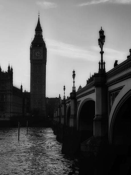 London (Big Ben): London in black