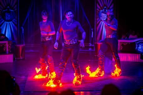 Malambo de Fuego, un número del Circo Raluy en Valencia. Bailando con fuego en la carpa del Circo.