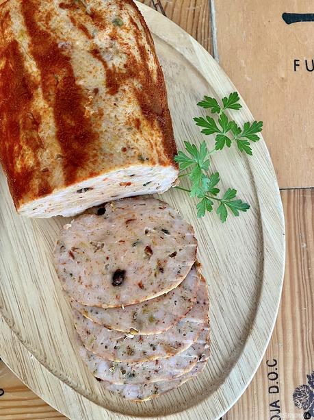 “Jamón” o fiambre de pollo con especias (sous vide) “Jamón” o fiambre de pollo con especias (sous vide)