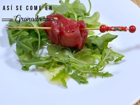 Saquito de Carpaccio de Ternera relleno de requesón Saquito de Carpaccio de Ternera relleno de requesón