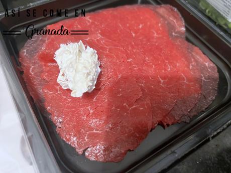 Saquito de Carpaccio de Ternera relleno de requesón Saquito de Carpaccio de Ternera relleno de requesón