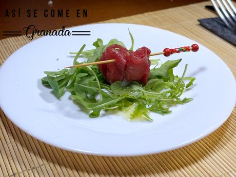 Saquito de Carpaccio de Ternera relleno de requesón Saquito de Carpaccio de Ternera relleno de requesón