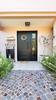 Bienvenida Navidad 2023: Arbolito y detalles en la entrada