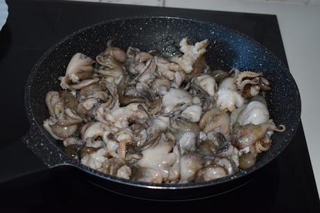 Pulpitos encebollados con patatas Pulpitos encebollados con patatas