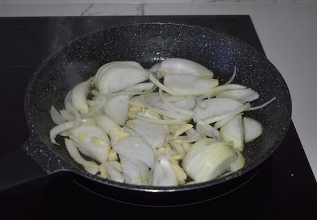 Pulpitos encebollados con patatas Pulpitos encebollados con patatas