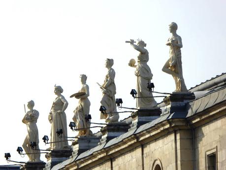 Alegorías en el Ayuntamiento de Bayona