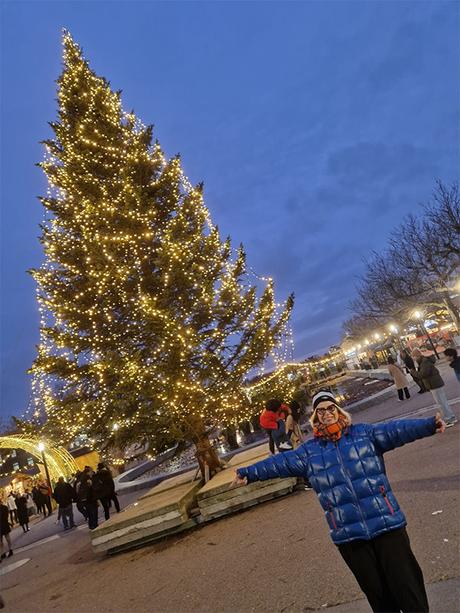 ¡Gracias! Os envío este abrazo. ¡Felices Fiestas! Y Próspero 2024