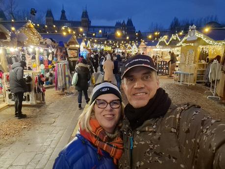 Un mercado navideño pequeño pero bonito. ¡Felices Fiestas! Y Próspero 2024