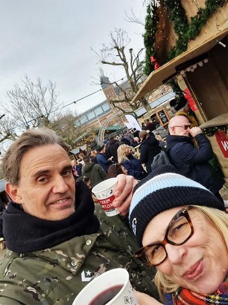 Un brindis por el 2024 ¡Felices Fiestas! Y Próspero 2024