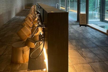 Snow Peak Field Suite Spa HEADQUARTERS Zona de lavado en el baño grande.